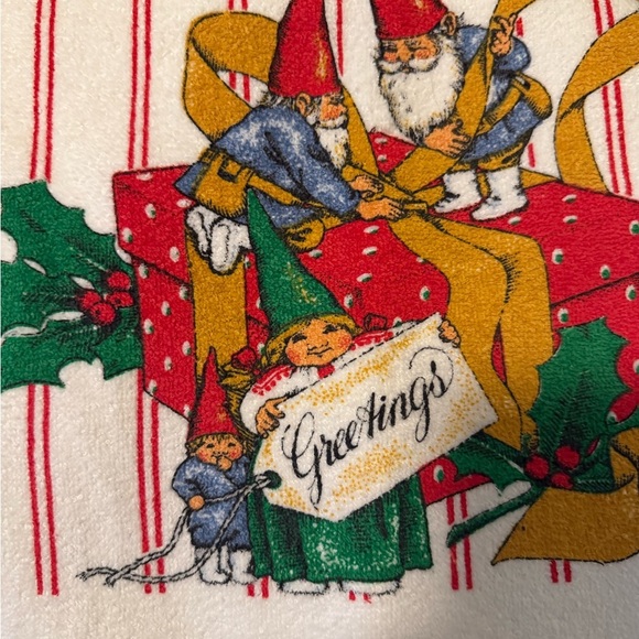 Set of 2 Vintage 1979 Gnomes Christmas Towels w/ Tags – Holiday Collectible - Picture 2 of 11
